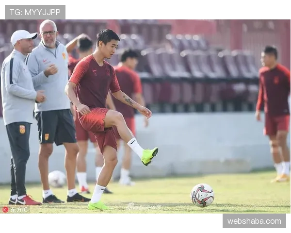 孙兴慜训练完直接去买顶奢帽子，明明中超大汗淋漓的样子…