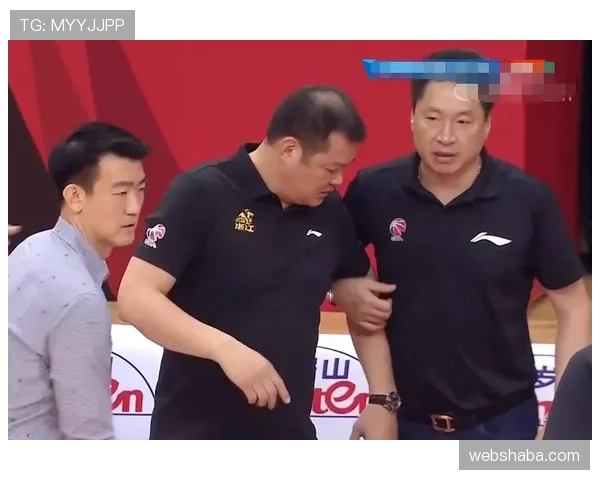 替补席犯规如何判罚？规则拆解场外违规的处理逻辑