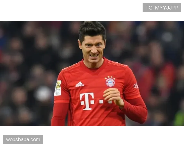 莱万多夫斯基无球跑动与空间利用解析：现代前锋能力评估